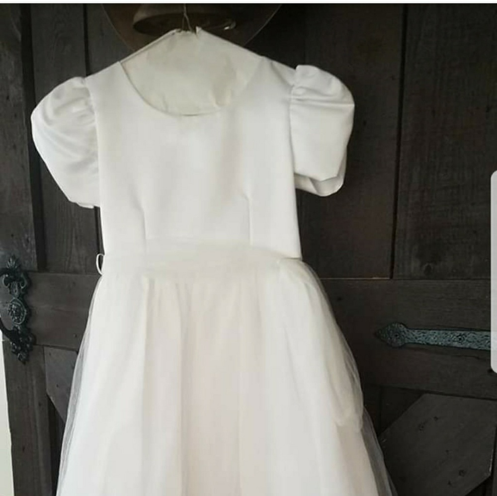 Flowergirl dress size 6 not the Headpiece